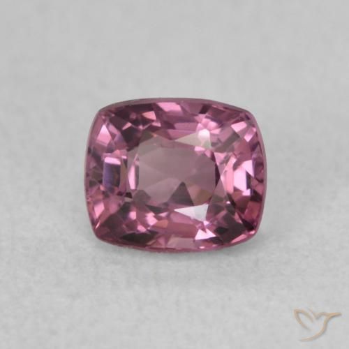 Spinello Boysenberry naturale da 0.56 ct, Cuscino, VVS