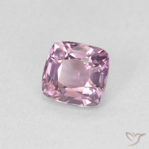Spinello Viola chiaro naturale da 0.62 ct, Cuscino, VVS