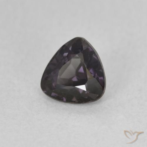 Spinello Blackish Violet naturale da 0.60 ct, Taglio trillion, VVS-VS