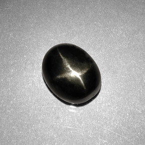 Diopside stellato naturale nero da 2,63 ct, taglio ovale, opaco