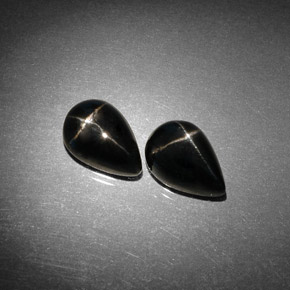 Diopside stellato naturale nero da  ct, taglio a pera, opaco