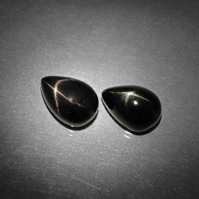 Diopside stellato naturale nero da  ct, taglio a pera, opaco