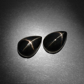 Diopside stellato naturale nero da  ct, taglio a pera, opaco