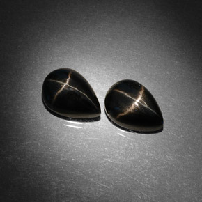 Diopside stellato naturale nero da  ct, taglio a pera, opaco
