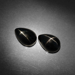 Diopside stellato naturale nero da  ct, taglio a pera, opaco
