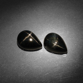 Diopside stellato naturale nero da  ct, taglio a pera, opaco