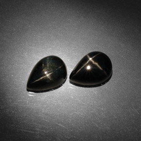 Diopside stellato naturale nero da  ct, taglio a pera, opaco