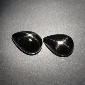 Diopside stellato naturale nero da  ct, taglio a pera, opaco