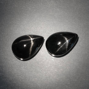 Diopside stellato naturale nero da  ct, taglio a pera, opaco