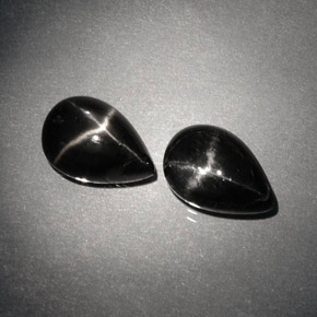Diopside stellato naturale nero da  ct, taglio a pera, opaco