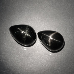 Diopside stellato naturale nero da  ct, taglio a pera, opaco