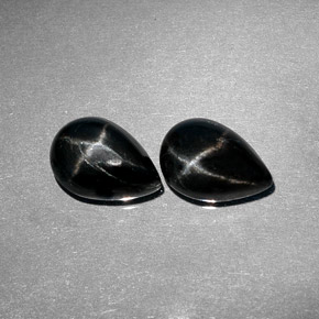 Diopside stellato naturale nero da  ct, taglio a pera, opaco