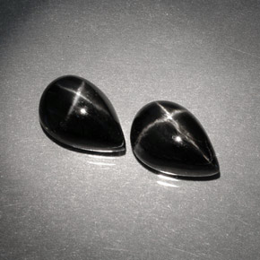 Diopside stellato naturale nero da  ct, taglio a pera, opaco