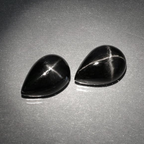 Diopside stellato naturale nero da  ct, taglio a pera, opaco