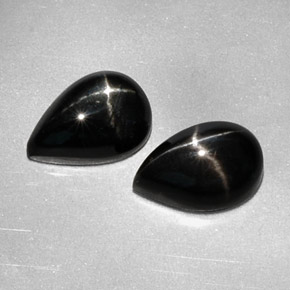 Diopside stellato naturale nero da  ct, taglio a pera, opaco