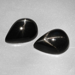 Diopside stellato naturale nero da  ct, taglio a pera, opaco