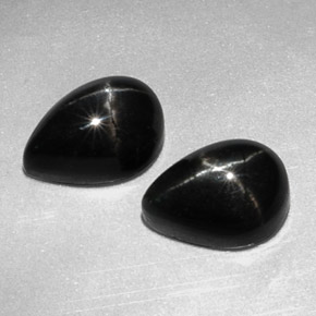 Diopside stellato naturale nero da  ct, taglio a pera, opaco
