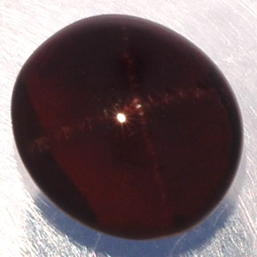 Granato stellato naturale nero da 3,81 ct, taglio ovale, traslucido