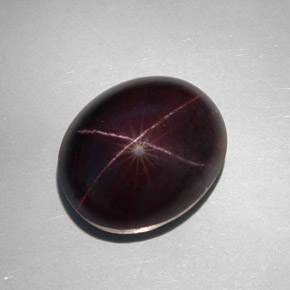 Granato stellato naturale nero da 34,12 ct, taglio ovale, opaco