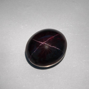 Granato stellato naturale nero da 32,55 ct, taglio ovale, opaco