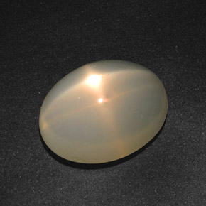 Pietra di luna stellata naturale crema da 18,57 ct, taglio ovale, traslucido