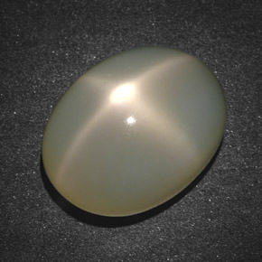 Pietra di luna stellata naturale crema da 18,90 ct, taglio ovale, traslucido