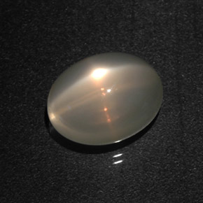 Pietra di luna stellata naturale crema da 7,22 ct, taglio ovale, traslucido