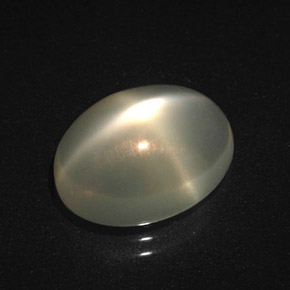 Pietra di luna stellata naturale crema da 4,30 ct, taglio ovale, traslucido