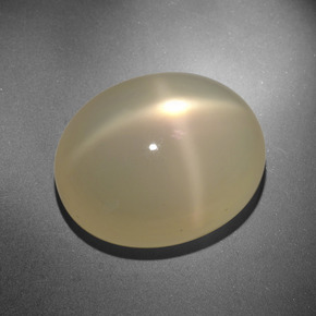 Pietra di luna stellata naturale crema da 20,88 ct, taglio ovale, traslucido
