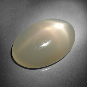 Pietra di luna stellata naturale crema da 16,18 ct, taglio ovale, traslucido