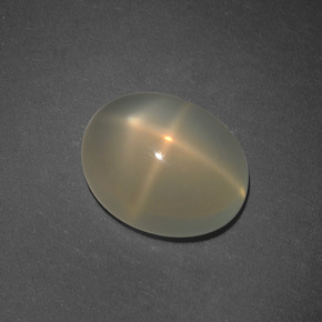 Pietra di luna stellata naturale crema da 4,88 ct, taglio ovale, traslucido