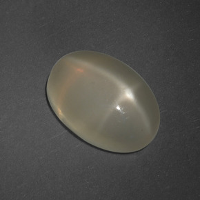 Pietra di luna stellata Color crema naturale da 4.75 ct, Taglio ovale, Traslucido