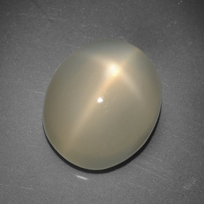 Pietra di luna stellata naturale crema da 5,90 ct, taglio ovale, traslucido