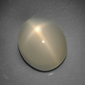 Pietra di luna stellata naturale crema da 5,90 ct, taglio ovale, traslucido