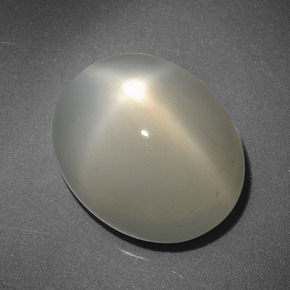 Pietra di luna stellata naturale crema da 6,58 ct, taglio ovale, traslucido