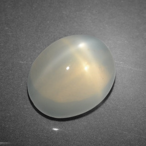 Pietra di luna stellata naturale crema da 4,02 ct, taglio ovale, traslucido