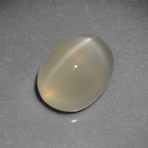 Pietra di luna stellata naturale crema da 2,87 ct, taglio ovale, traslucido