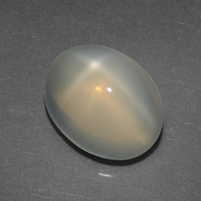 Pietra di luna stellata naturale crema da 2,72 ct, taglio ovale, traslucido