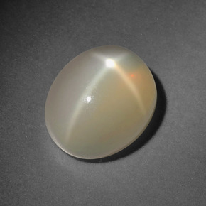 Pietra di luna stellata naturale crema da 5,03 ct, taglio ovale, traslucido