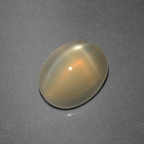 Pietra di luna stellata naturale crema da 2,74 ct, taglio ovale, traslucido