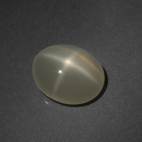 Pietra di luna stellata Color crema naturale da 3.23 ct, Taglio ovale, Traslucido