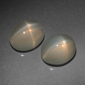 Pietra di luna stellata naturale crema da  ct, taglio ovale, traslucido