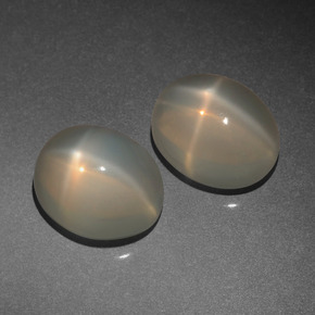 Pietra di luna stellata naturale crema da  ct, taglio ovale, traslucido