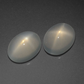 Pietra di luna stellata naturale crema da  ct, taglio ovale, traslucido