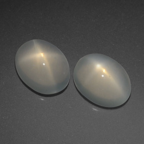 Pietra di luna stellata naturale crema da  ct, taglio ovale, traslucido