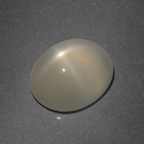 Pietra di luna stellata naturale crema da 3,86 ct, taglio ovale, traslucido