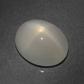Pietra di luna stellata Color crema naturale da 3.56 ct, Taglio ovale, Traslucido