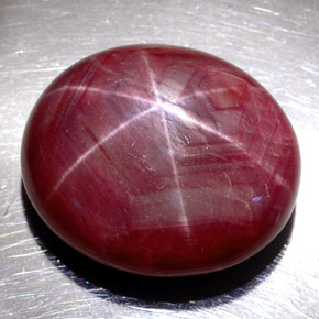 Rubino stellato Rosso violaceo naturale da 37.92 ct, Taglio ovale, Opaco