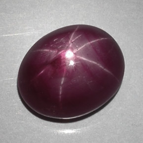 Rubino stellato Rosso violaceo naturale da 6.56 ct, Taglio ovale, Opaco