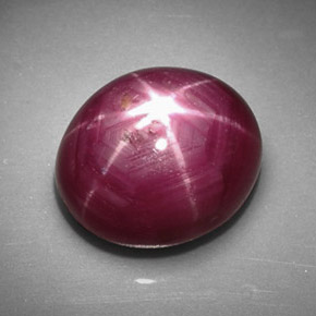 Rubino stellato Rosso violaceo naturale da 5.72 ct, Taglio ovale, Opaco